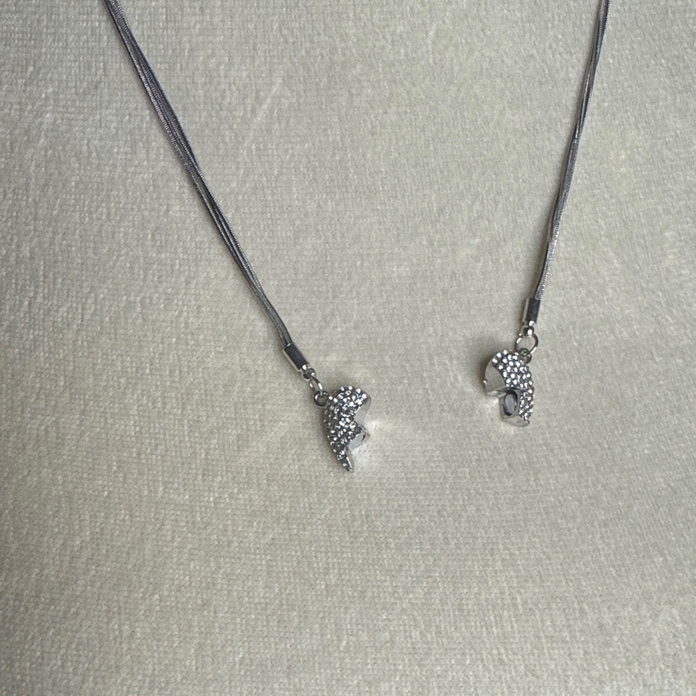 Elegant Silver and Pearl Jewelry Set - Picture 6 of 6